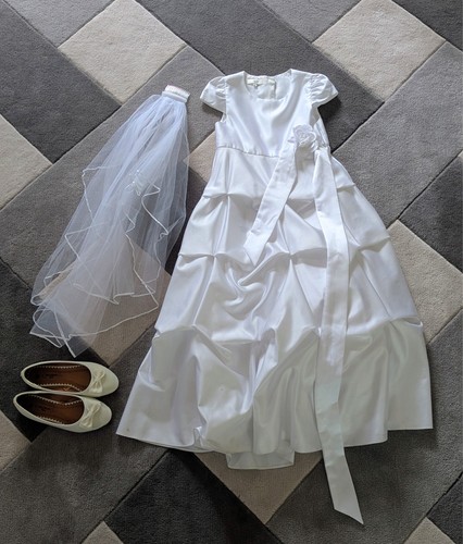 Holy communion flower girl - communion/flower,